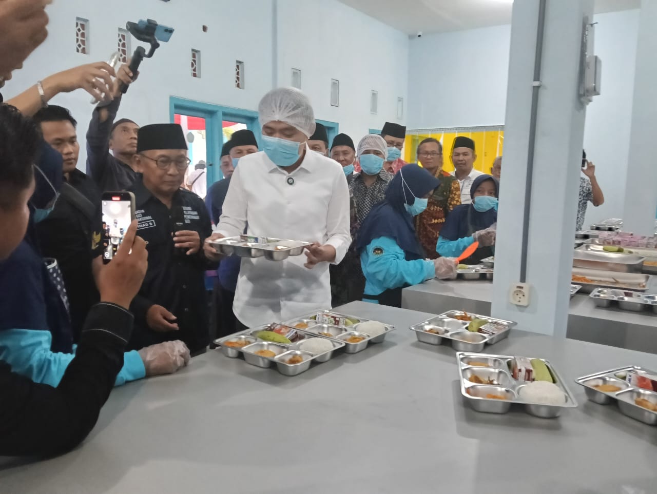 jember-menuju-indonesia-emas-2045-gus-fawait-resmikan-dapur-sehat-mbg