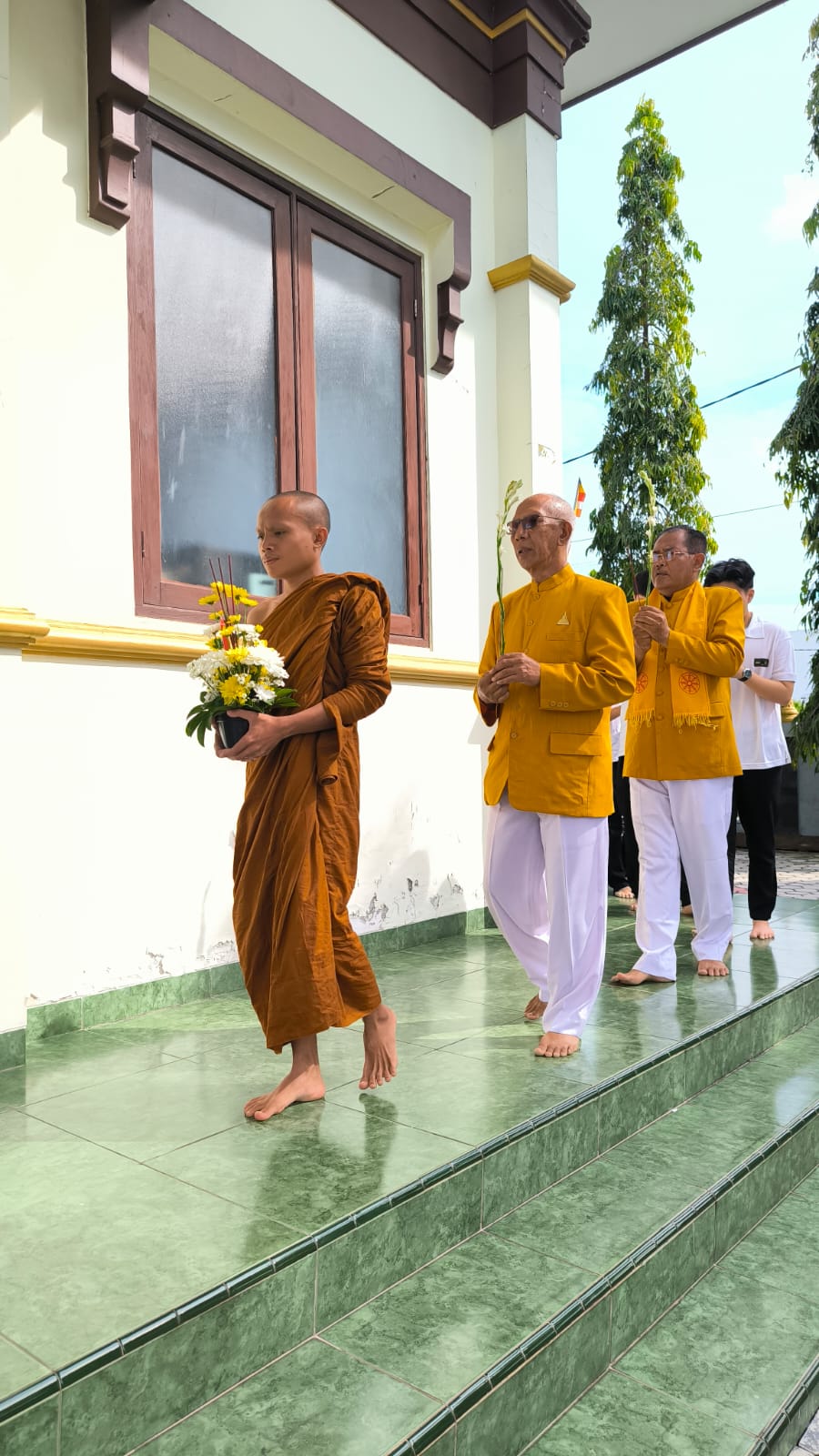 upacara-pujabakti-di-vihara-dhamma-metta-jember-berlangsung-khidmat