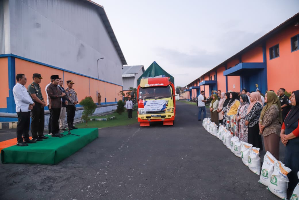 distribusi-beras-juni-juli-dimulai-gus-fawait-bantu-kendalikan-harga-dan-ringankan-beban-warga