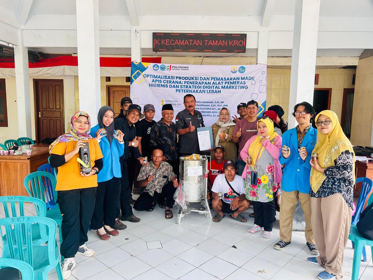 dosen-polije-angkat-madu-petung-tembus-pasar-digital