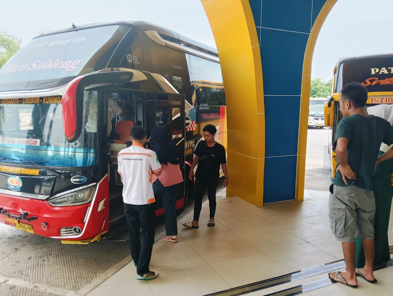 sepekan-jelang-lebaran-pemudik-mulai-padati-terminal
