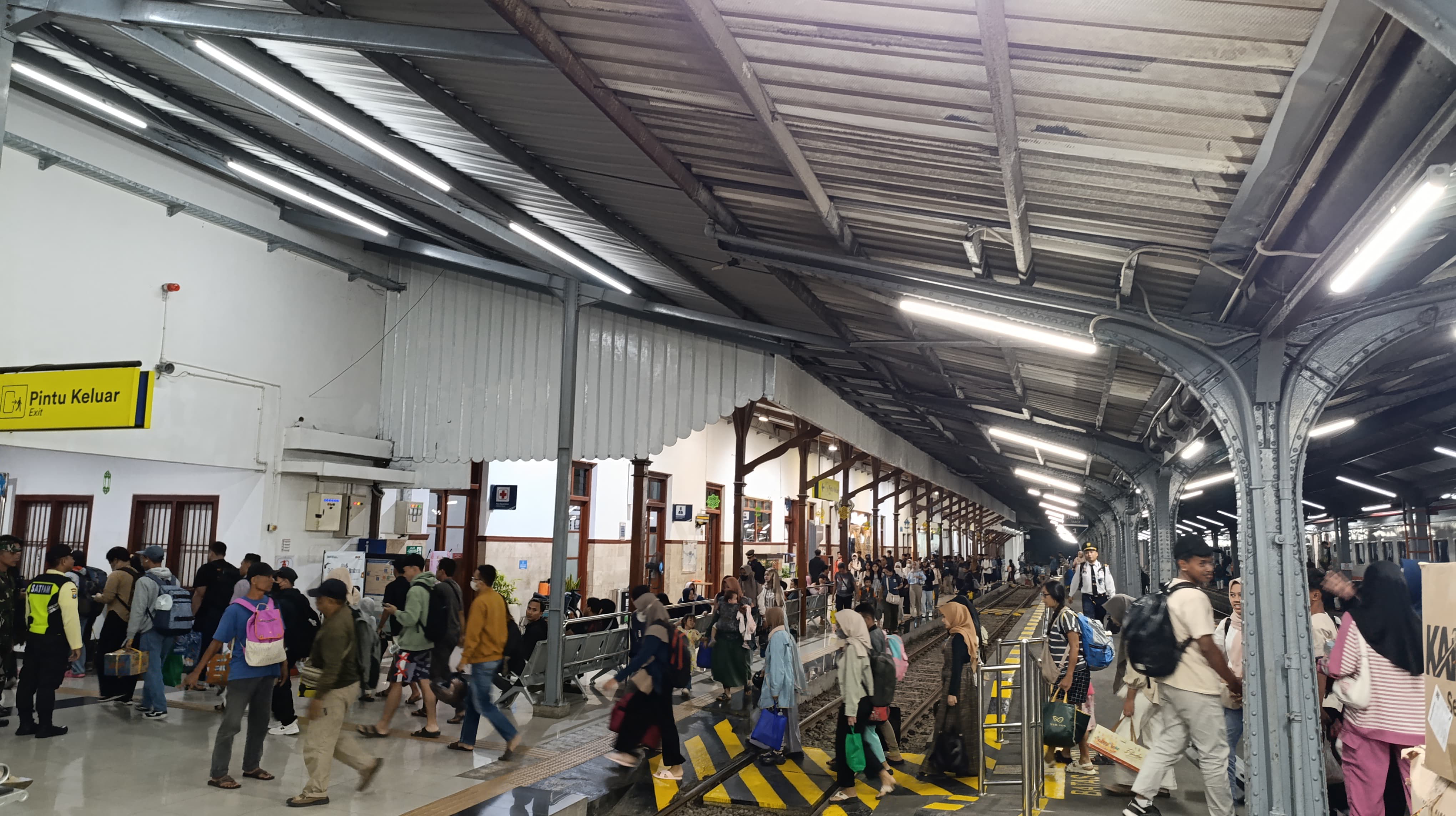 penumpang-membludak-daop-9-jember-catat-rekor-arus-balik-lebaran