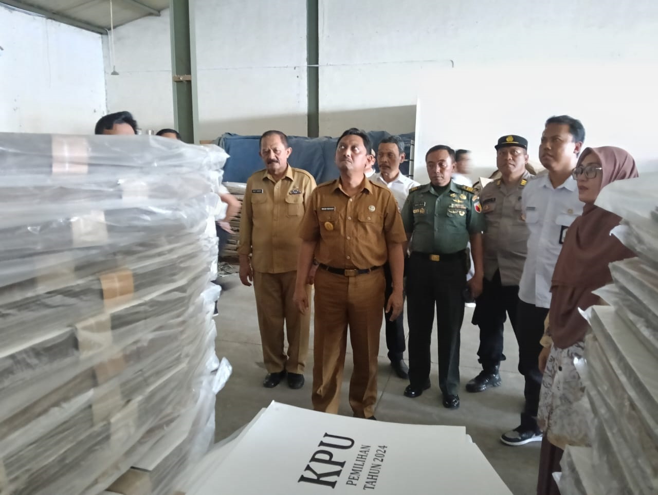 libatkan-200-orang-sortir-lipat-surat-suara-ditarget-selesai-8-hari