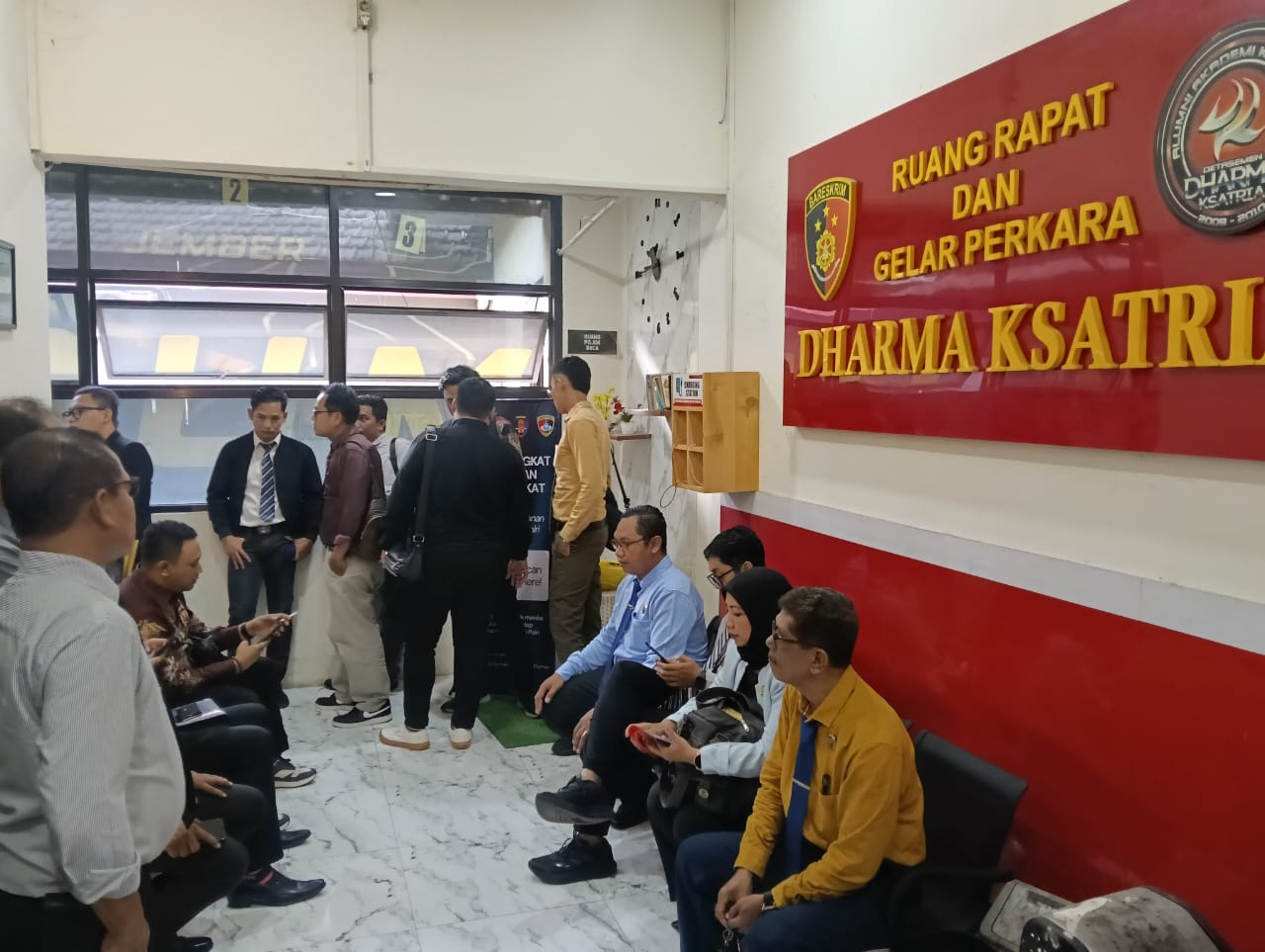 puluhan-advokat-datangi-polres-jember-soroti-dugaan-kriminalisasi-profesi