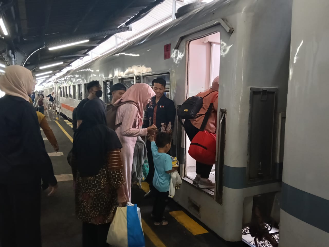 libur-panjang-waisak-kai-operasikan-kereta-api-tambahan