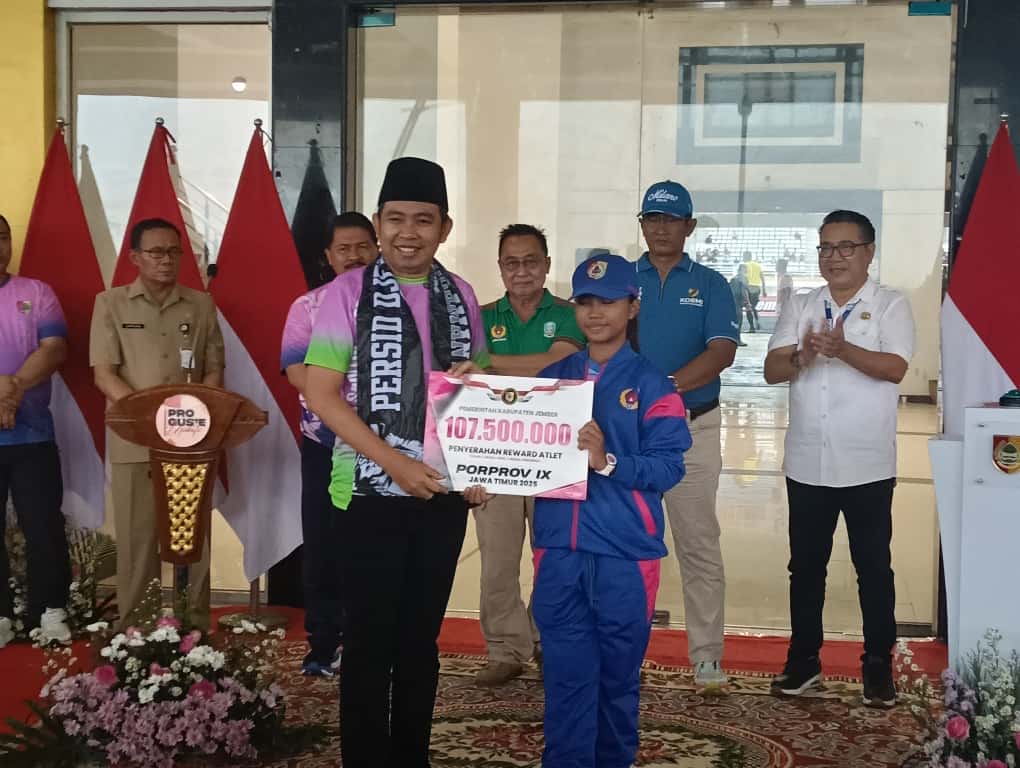 bupati-fawait-berikan-bonus-rp27-miliar-untuk-atlet-porprov-ada-beasiswa-juga