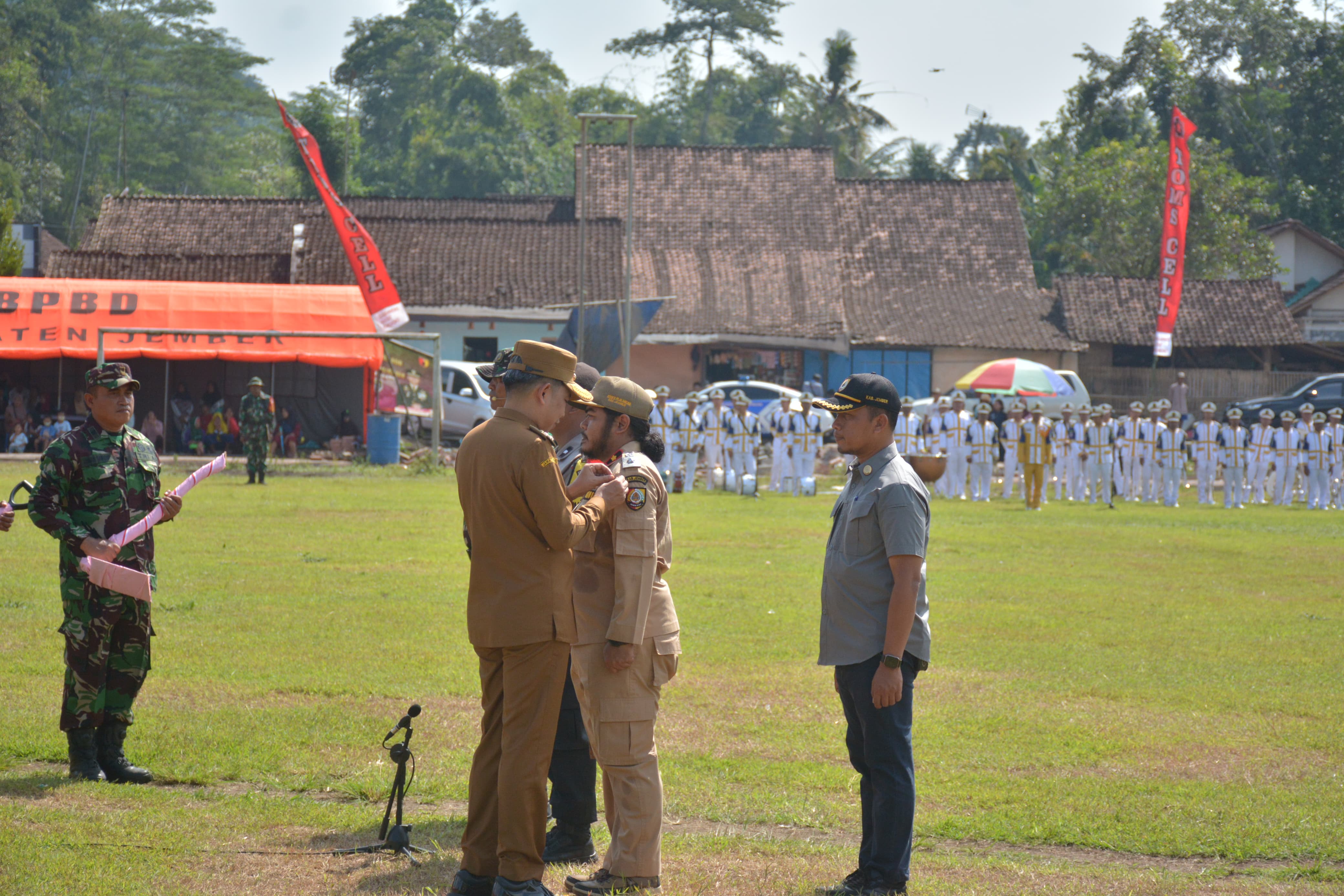 berantas-kemiskinan-kodim-0824-dan-pemkab-jember-kolaborasi-bangun-desa-melalui-tmmd