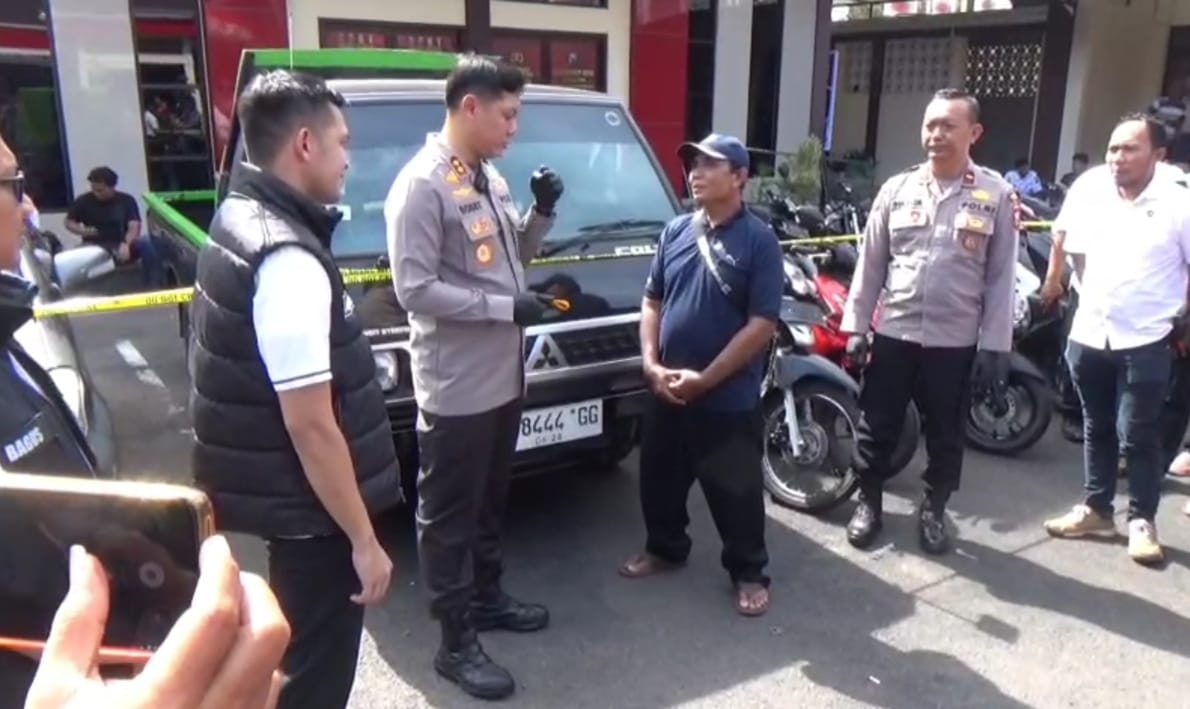 asyik-nonton-cek-sound-mobil-l-300-warga-jember-raib-digondol-maling