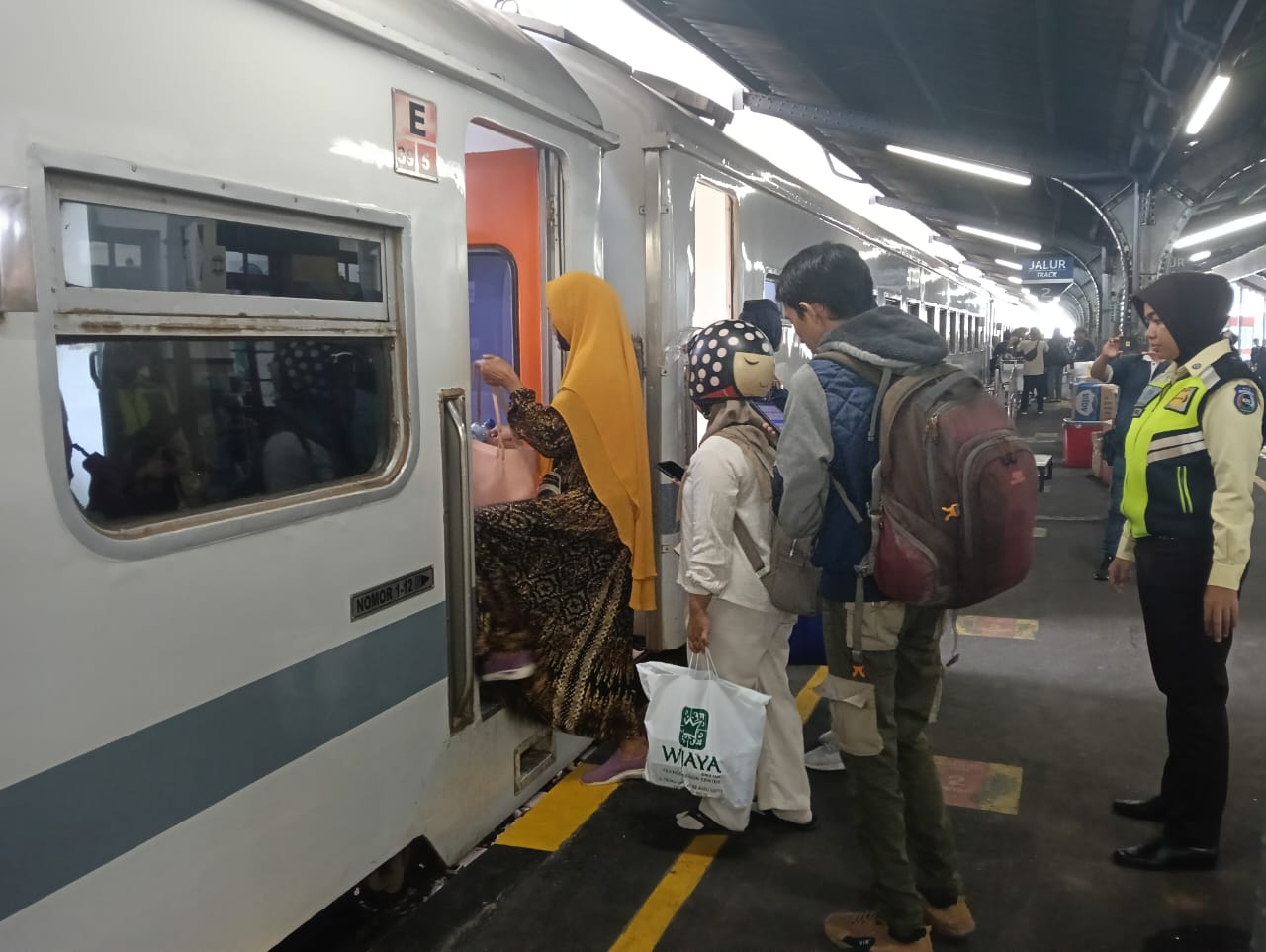 libur-panjang-kai-operasionalkan-kembali-ka-mutiara-timur