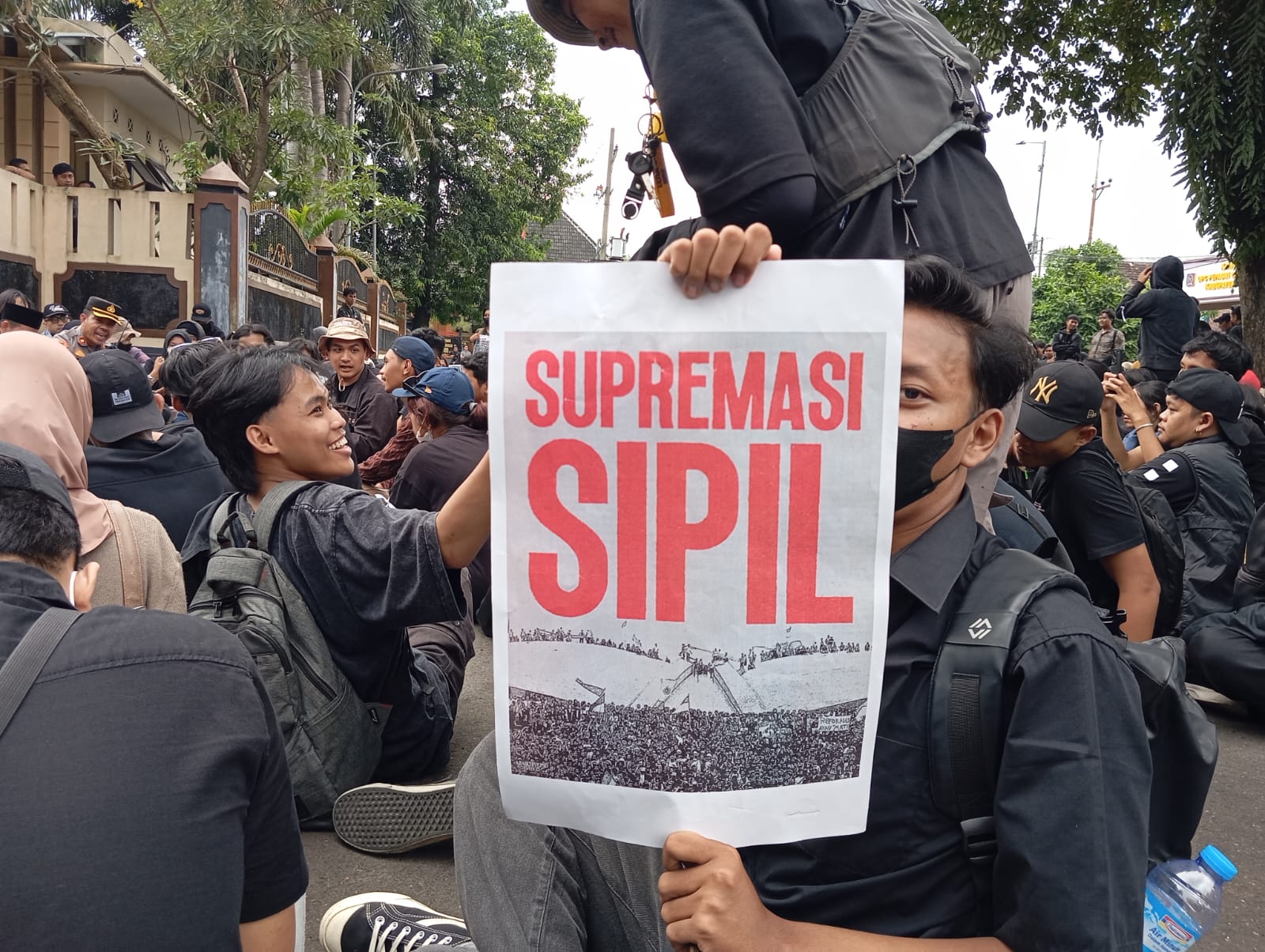 gerakan-mahasiswa-tolak-uu-tni-di-jember-masih-akan-berlanjut-hingga-usai-lebaran