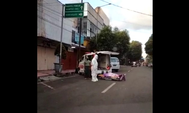 narasi-video-jenazah-covid-19-tergeletak-di-pinggir-jalan-di-jember-ternyata-misinformasi