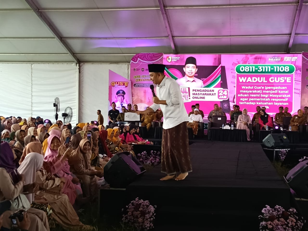 ribuan-warga-balung-padati-apel-sholawat-bupati-fawait-tegaskan-layanan-publik-gratis