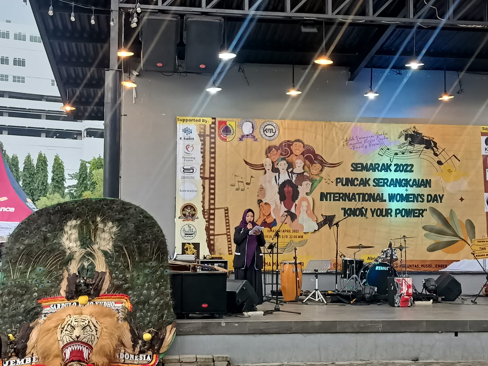 sekolah-perempuan-jember-peringati-iwd-2022-kritisi-isu-kekerasan-seksual-terhadap-perempuan