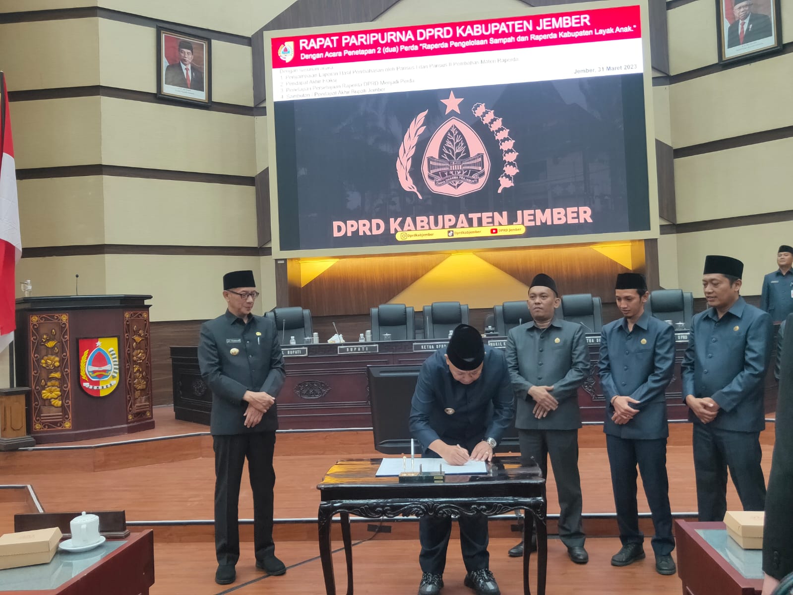 perda-kla-dan-pengelolaan-sampah-jember-resmi-disahkan