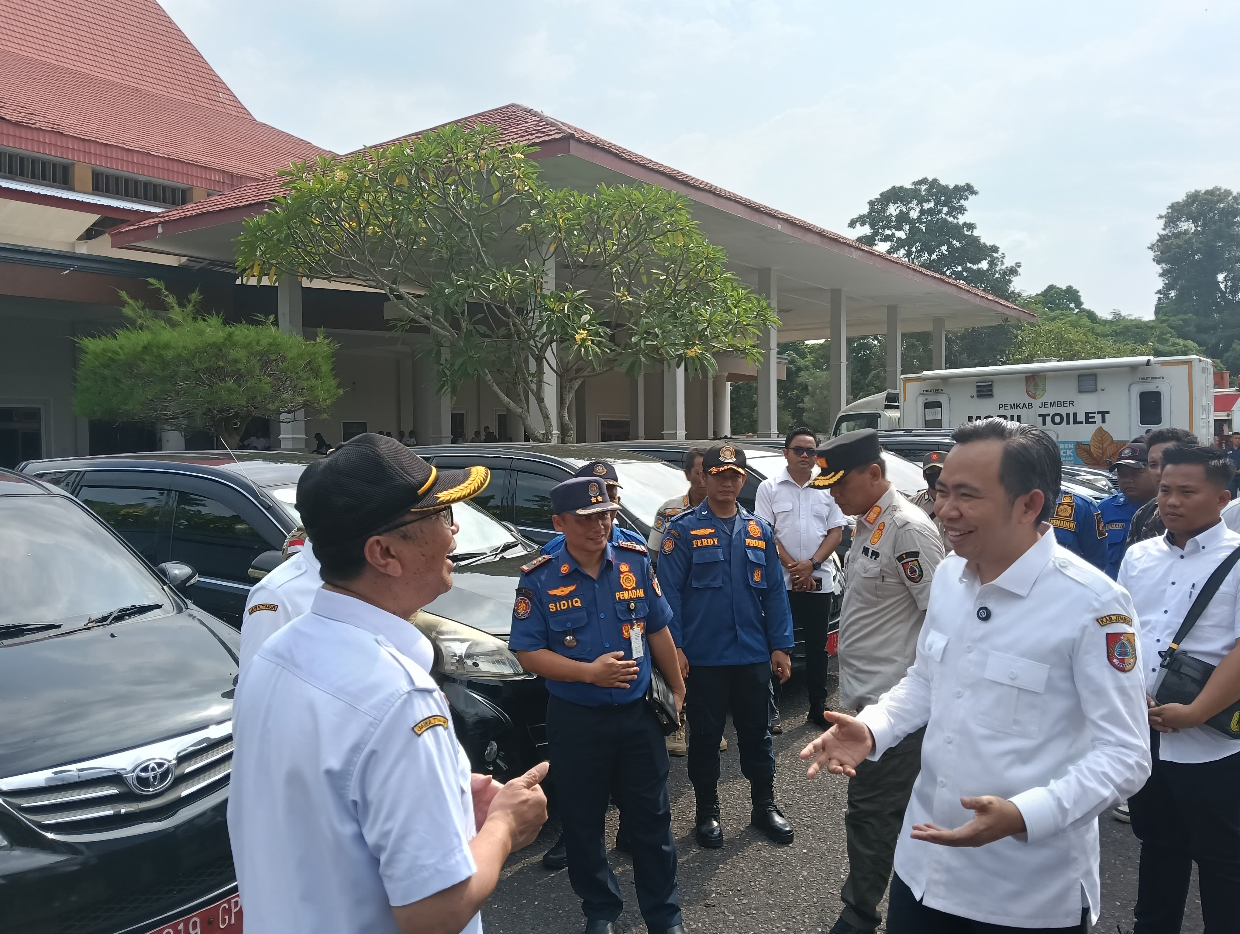 bupati-fawait-pimpin-apel-tertib-aset-evaluasi-kendaraan-dinas-beli-atau-sewa