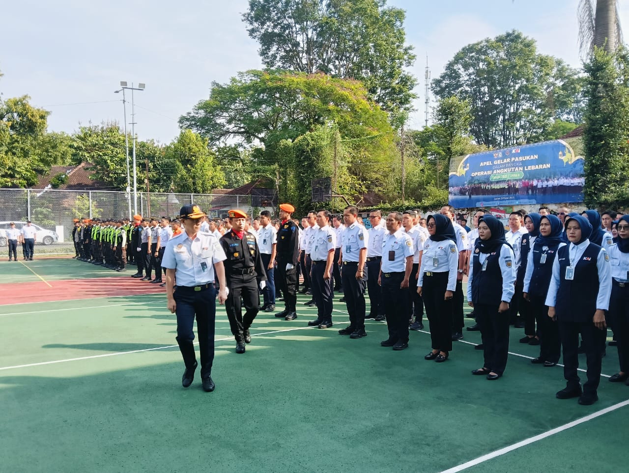 kesiapan-layani-angkutan-lebaran-kai-gelar-apel-pasukan