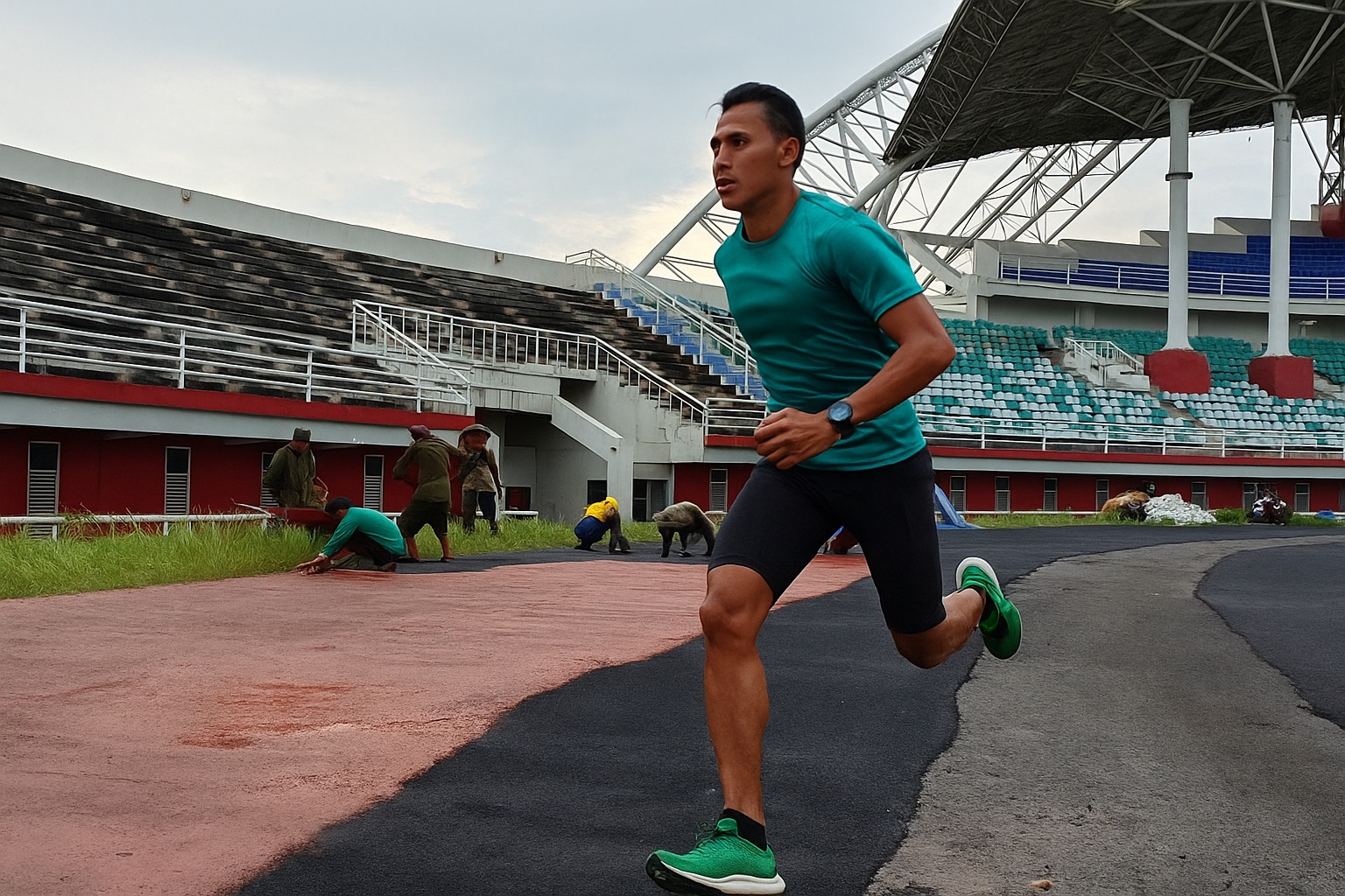 jember-punya-gbk-sendiri-bupati-fawait-ajak-warga-hidup-sehat-lewat-osma-di-jsg