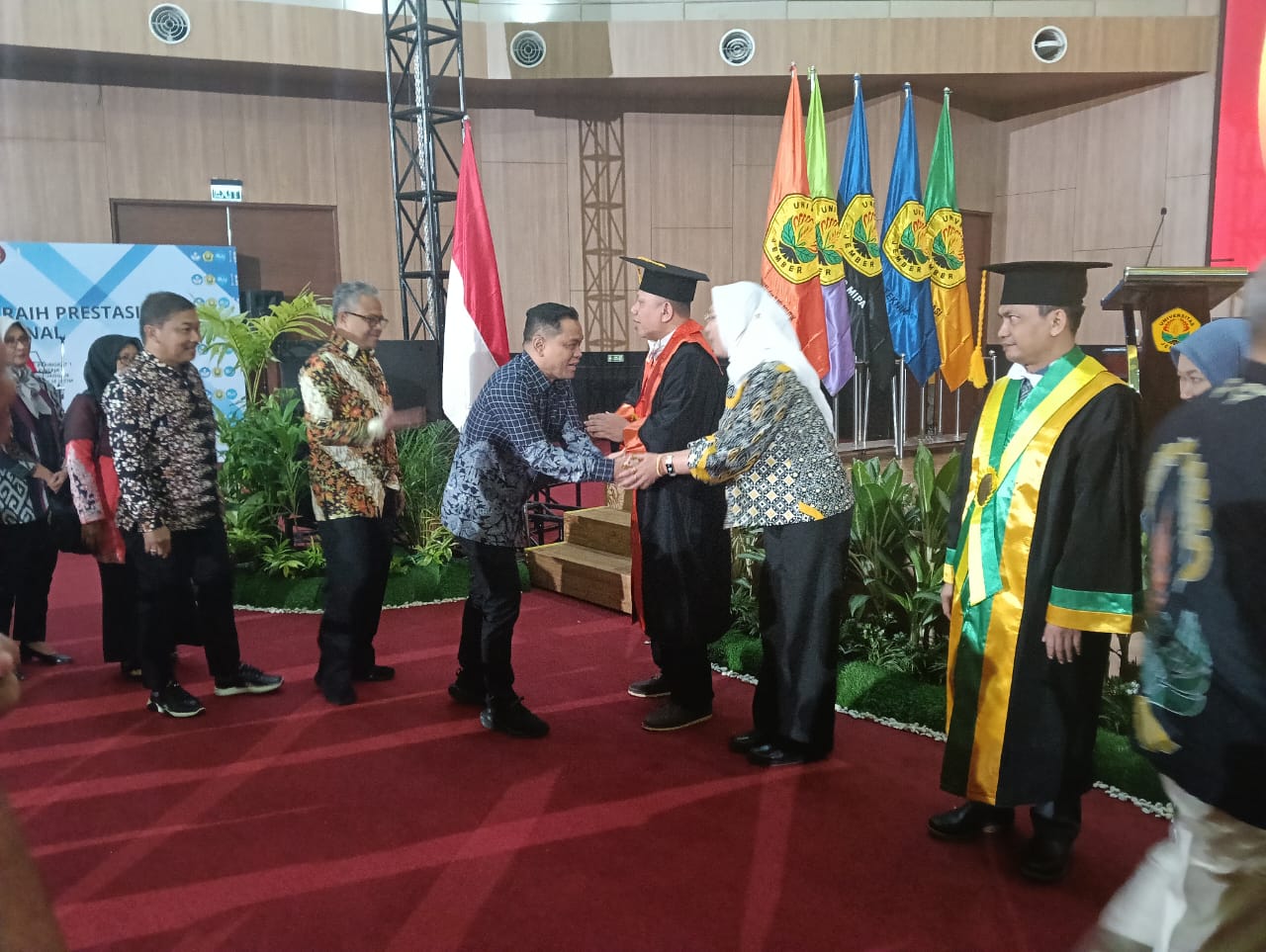 hadiri-pengukuhan-guru-besar-charles-meikyansyah-unej-promotor-kemajuan-ekonomi-sekar-kijang