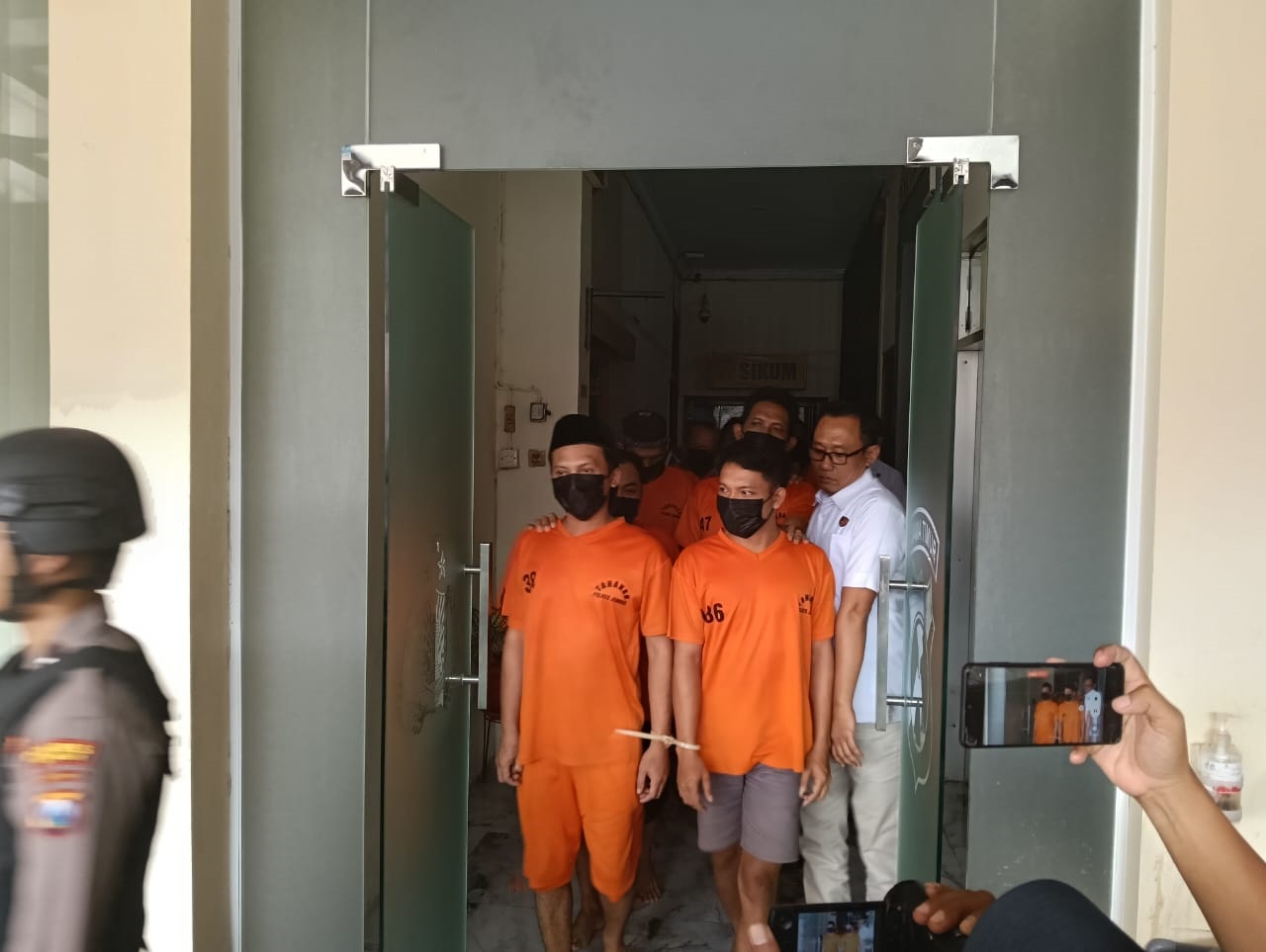 bekuk-pengedar-sabu-polres-jember-temukan-hampir-setengah-kilogram-bb