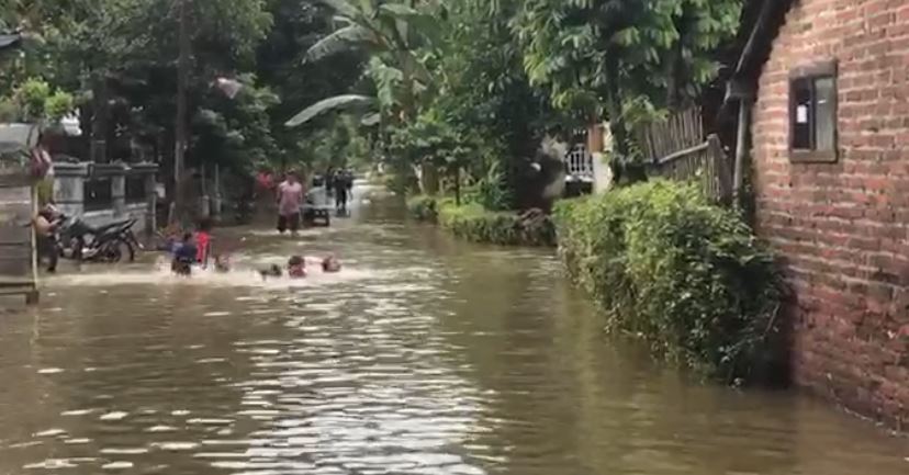 warga-curahnongko-nantikan-perbaikan-tanggul-sungai-wonowiri-yang-permanen-dari-pemda