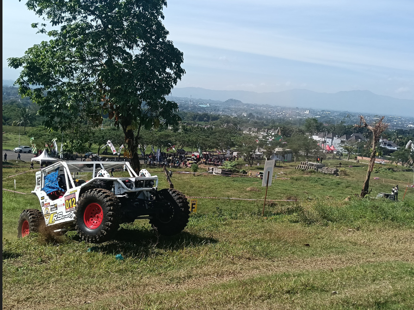 pembalap-dari-kendari-hingga-kalimantan-berlaga-di-kejurnas-offroad-jember