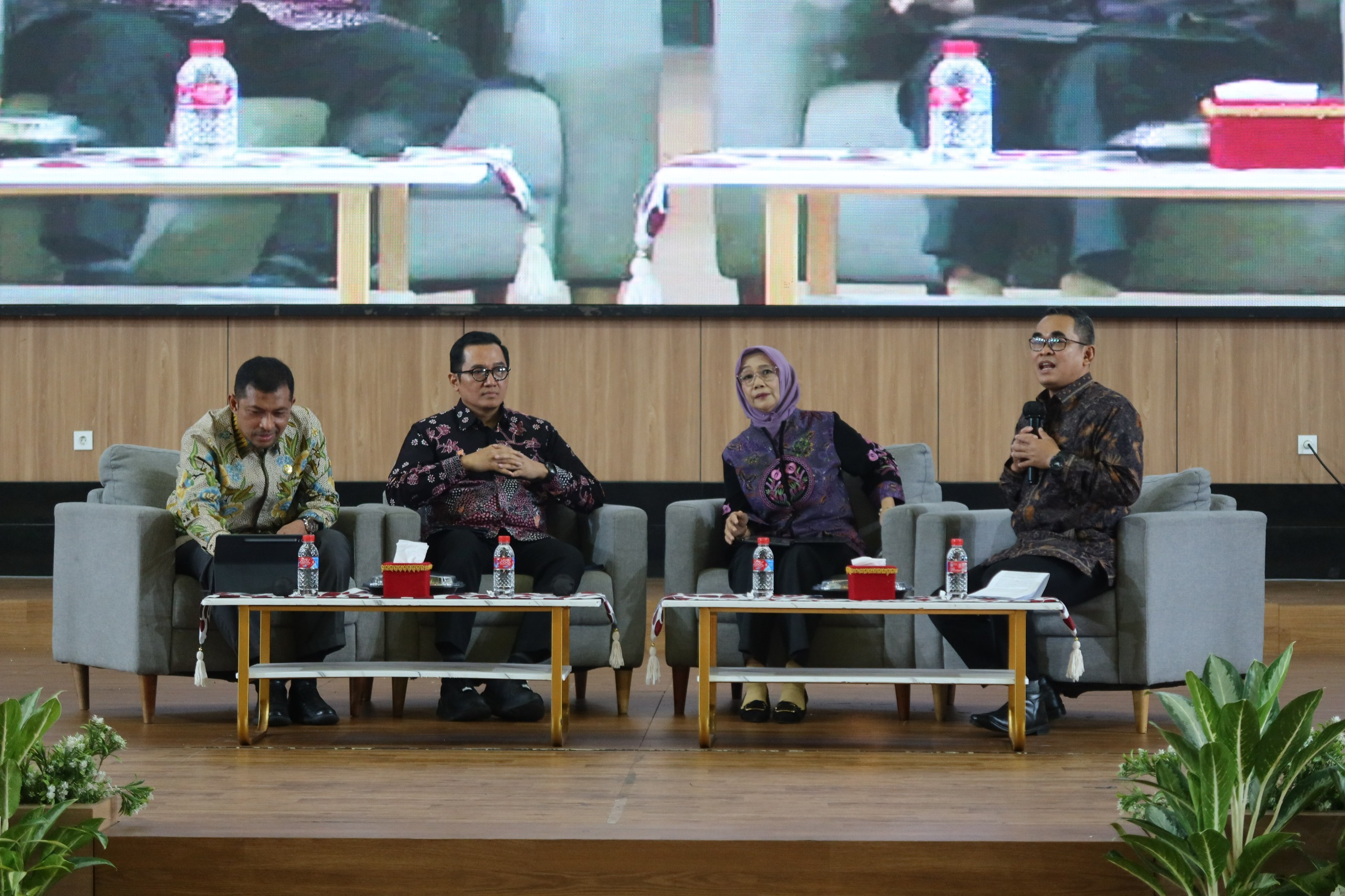 ojk-dan-unej-bekali-generasi-muda-dengan-literasi-keuangan-digital