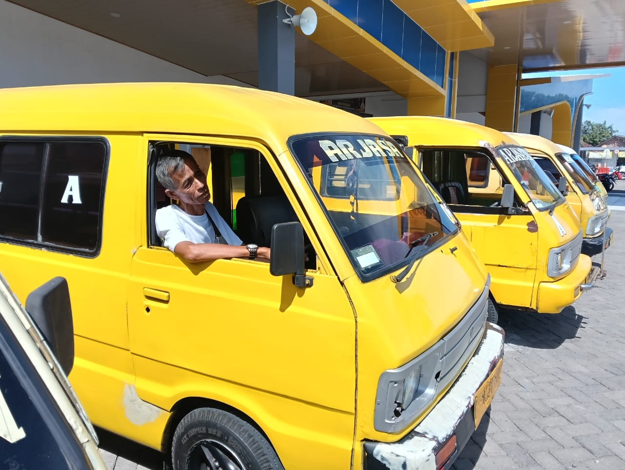 semakin-terpinggirkan-potret-pilu-sopir-angkot-jember-di-hari-angkutan-nasional