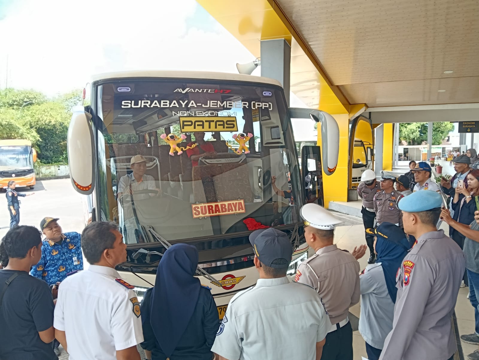 jelang-mudik-lebaran-26-bus-di-terminal-tawang-alun-jember-jalani-ramchek