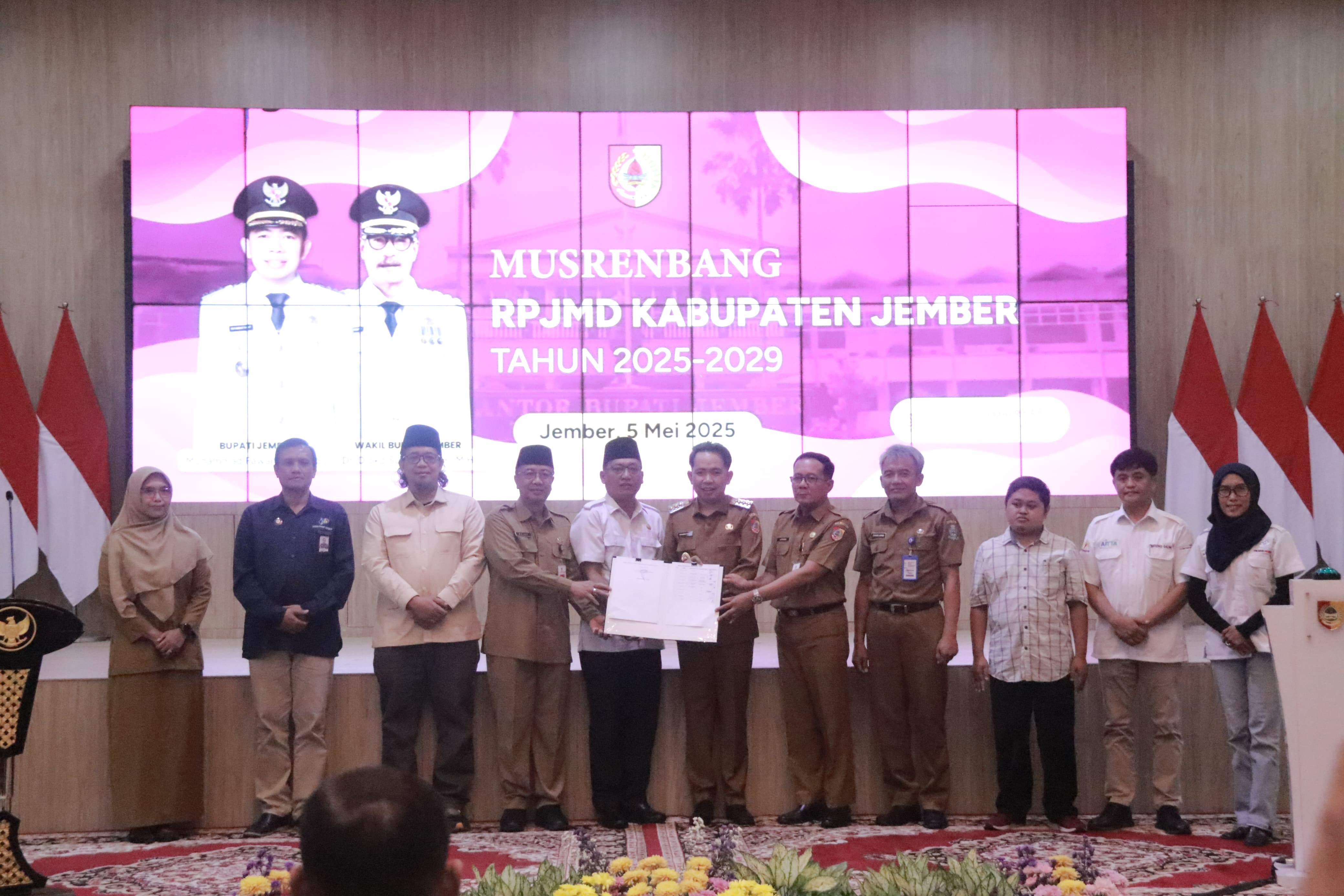 bupati-jember-targetkan-layanan-perizinan-di-jember-bisa-selesai-36-menit