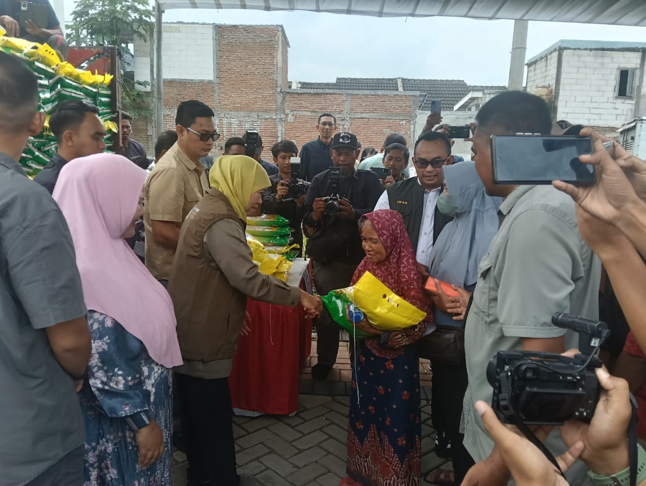 pemprov-jatim-gelar-pasar-murah-harga-sembako-di-bawah-pasar