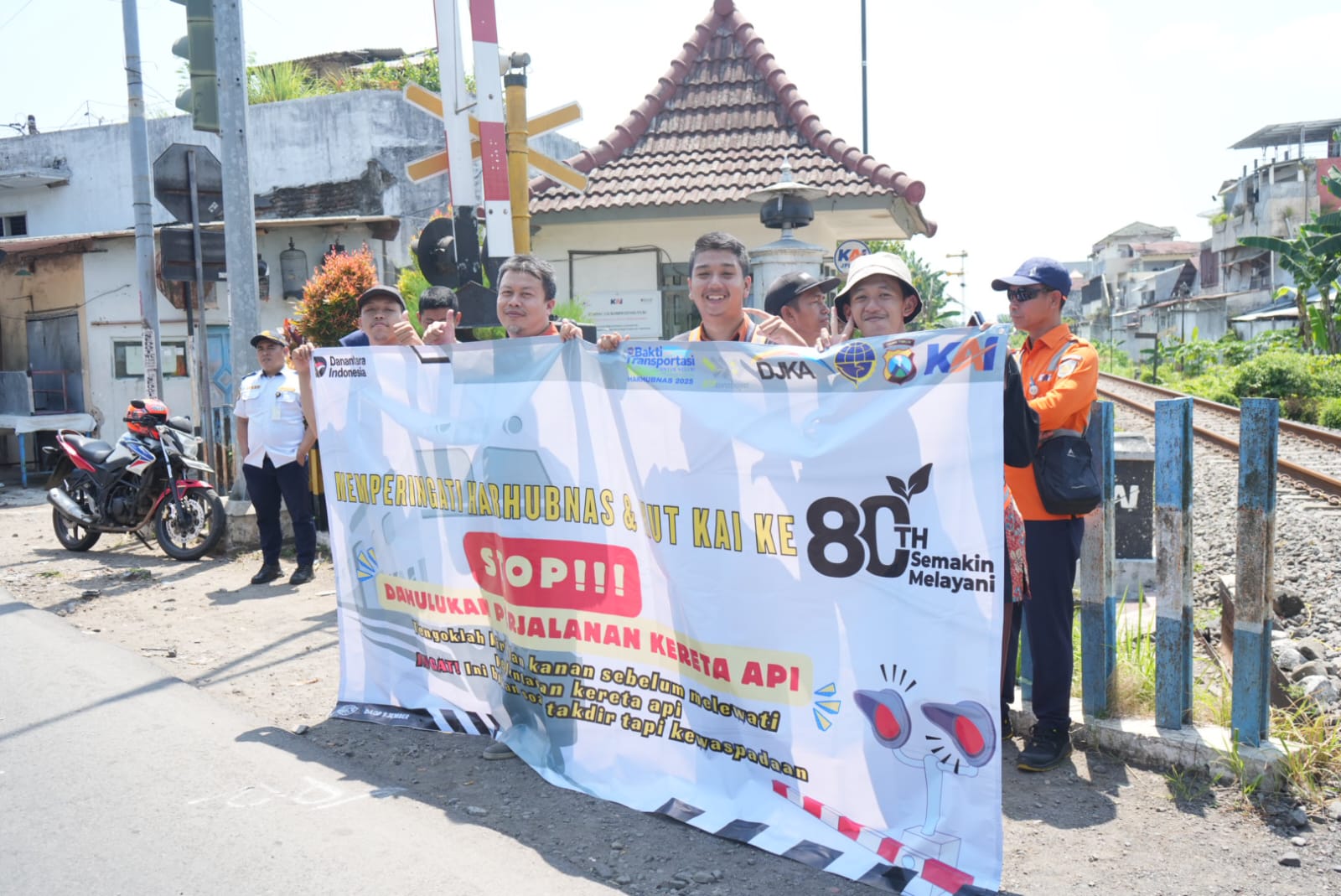 rawan-kecelakaan-122-perlintasan-ka-di-daop-9-jember-masih-tak-terjaga