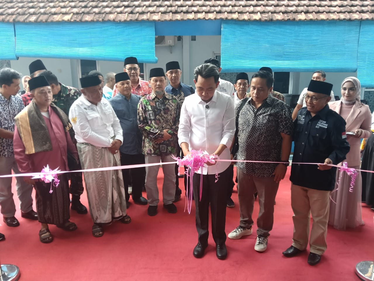 pemimpin-merakyat-ala-gus-fawait-pakaian-lokal-mobil-sederhana-dan-wadul-tatap-muka