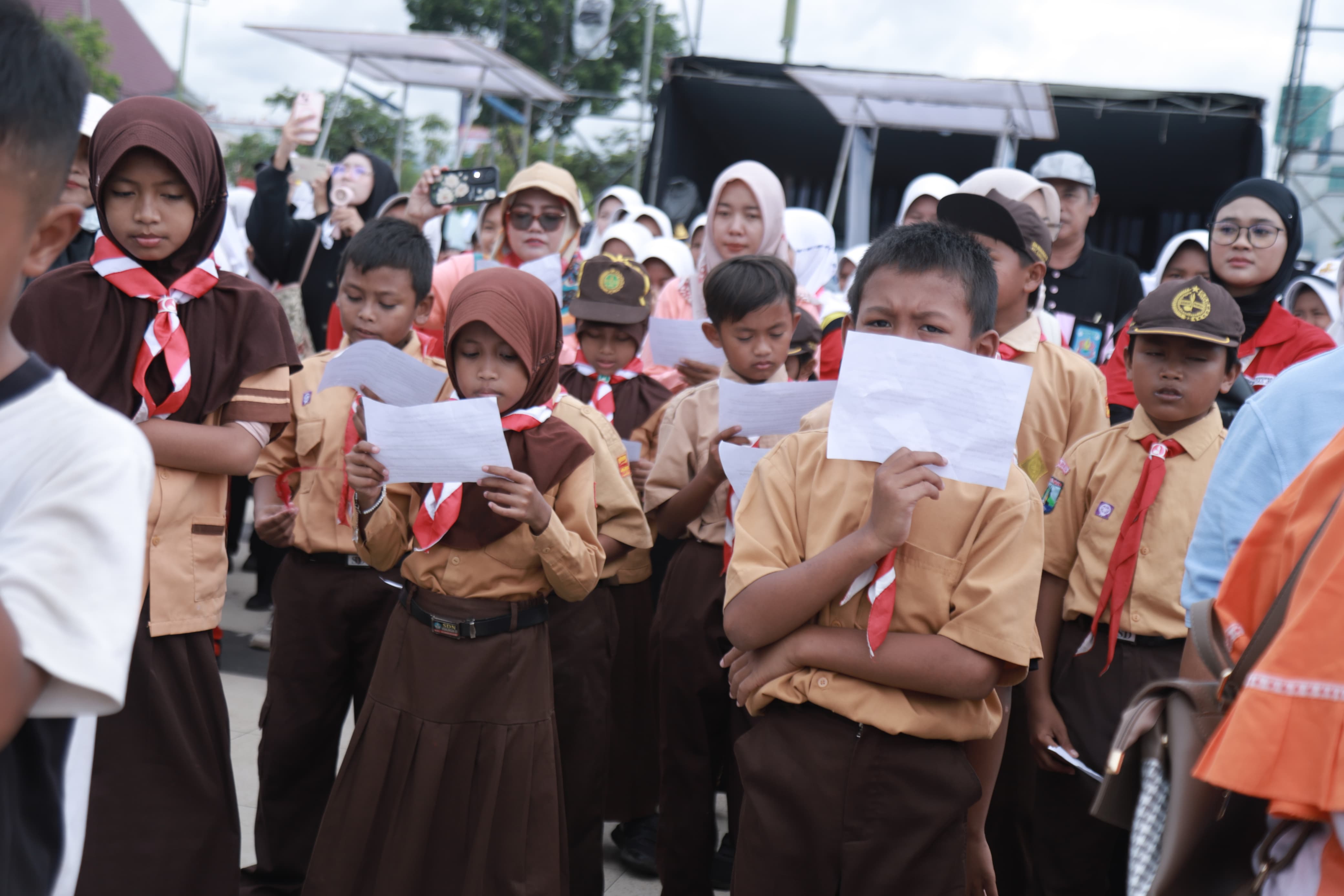 dari-tk-hingga-sma-pelajar-jember-bersatu-deklarasikan-anti-bullying