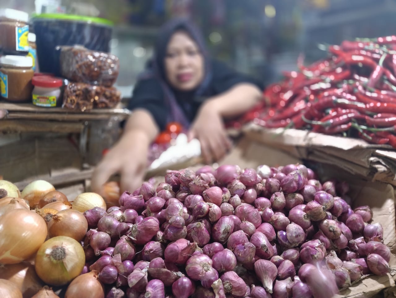 pasokan-menipis-harga-bawang-merah-di-jember-naik-drastis