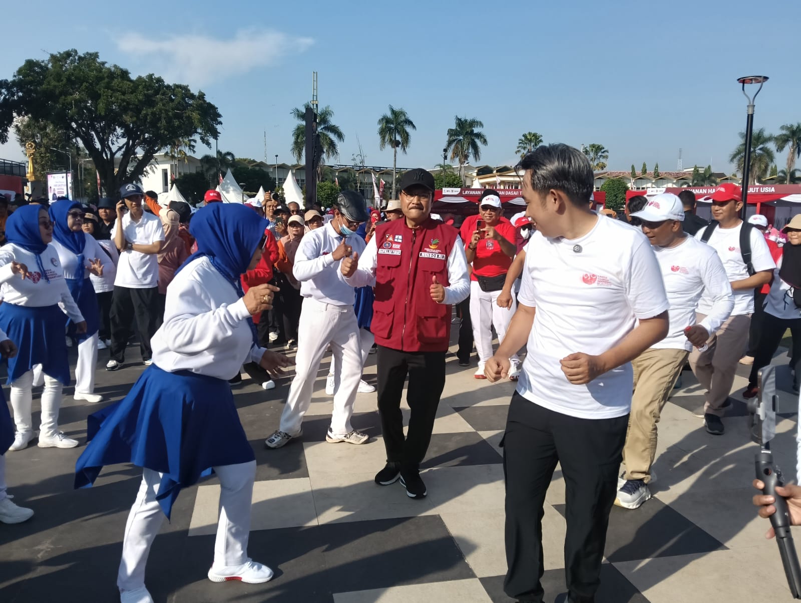 peringati-hari-lansia-mensos-gus-ipul-salurkan-bantuan-untuk-lansia-jember-senilai-rp21-miliar