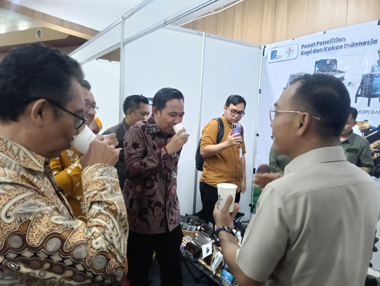 pengentasan-kemiskinan-jadi-fokus-unej-dan-pemkab-jember-dorong-pemberdayaan-kopi-di-tapal-kuda