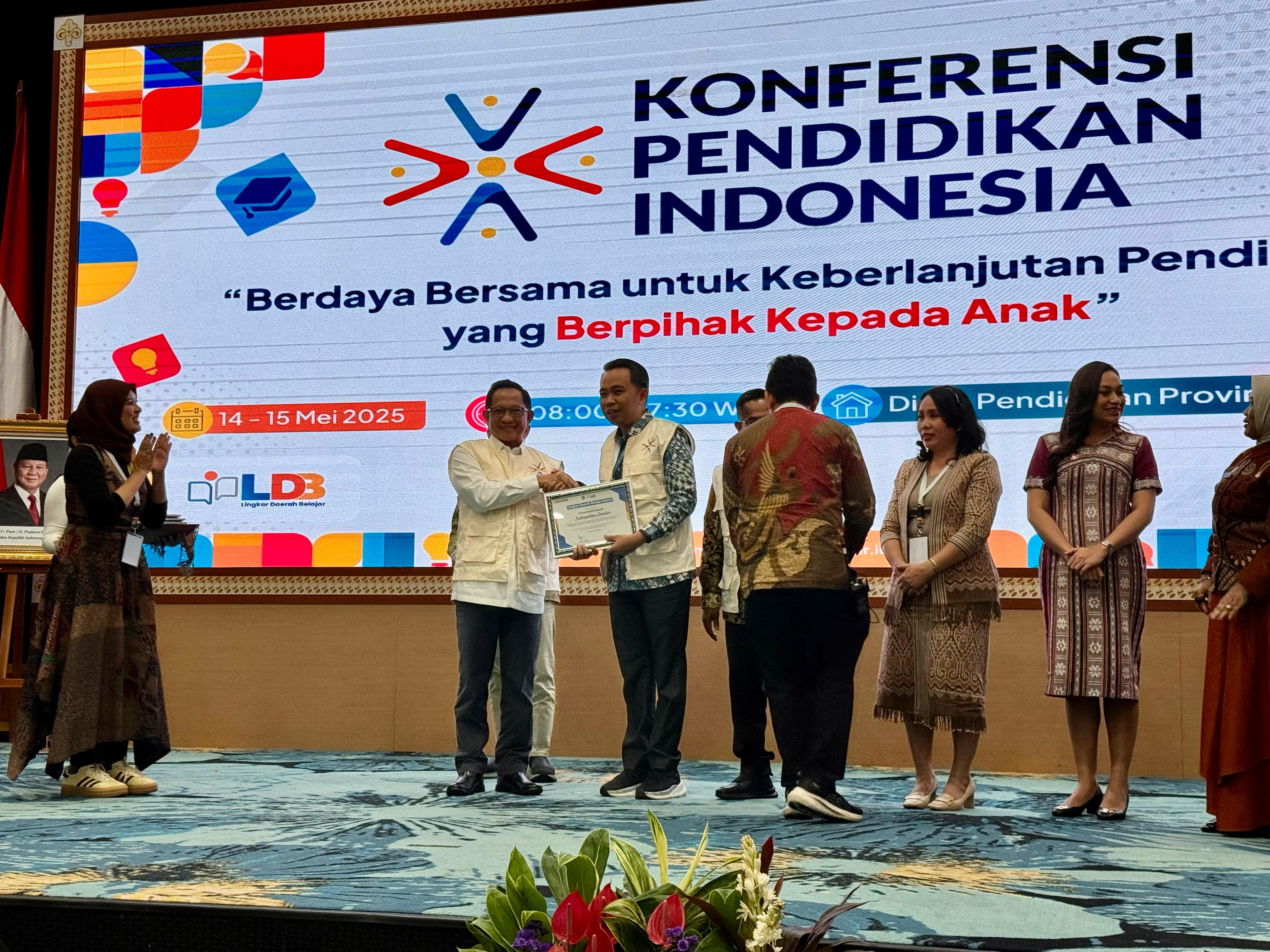 belum-100-hari-menjabat-bupati-jember-fawait-raih-penghargaan-nasional-di-bidang-pendidikan