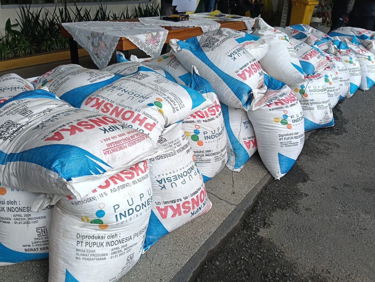 pemerintah-turunkan-harga-pupuk-subsidi-20-persen-dprd-minta-pengawasan-diperketat