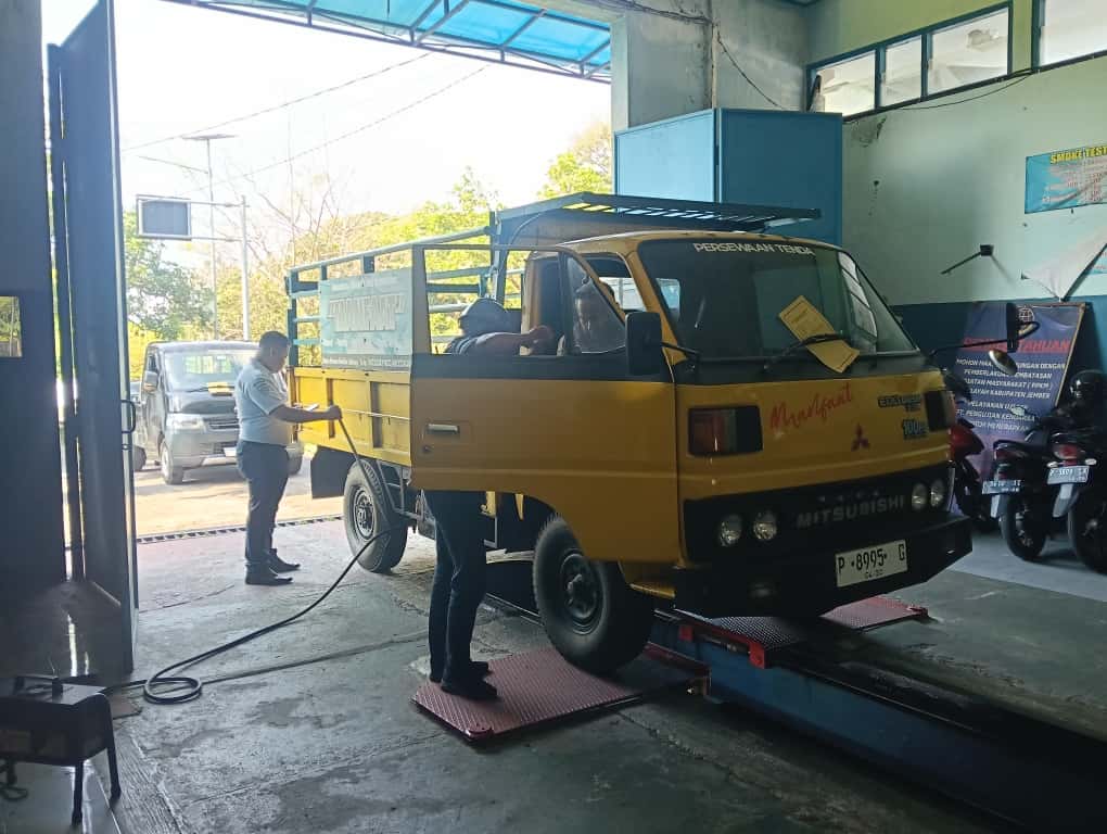 cegah-polusi-dishub-jember-gelar-uji-emisi-gratis-untuk-kendaraan-roda-dua-dan-empat
