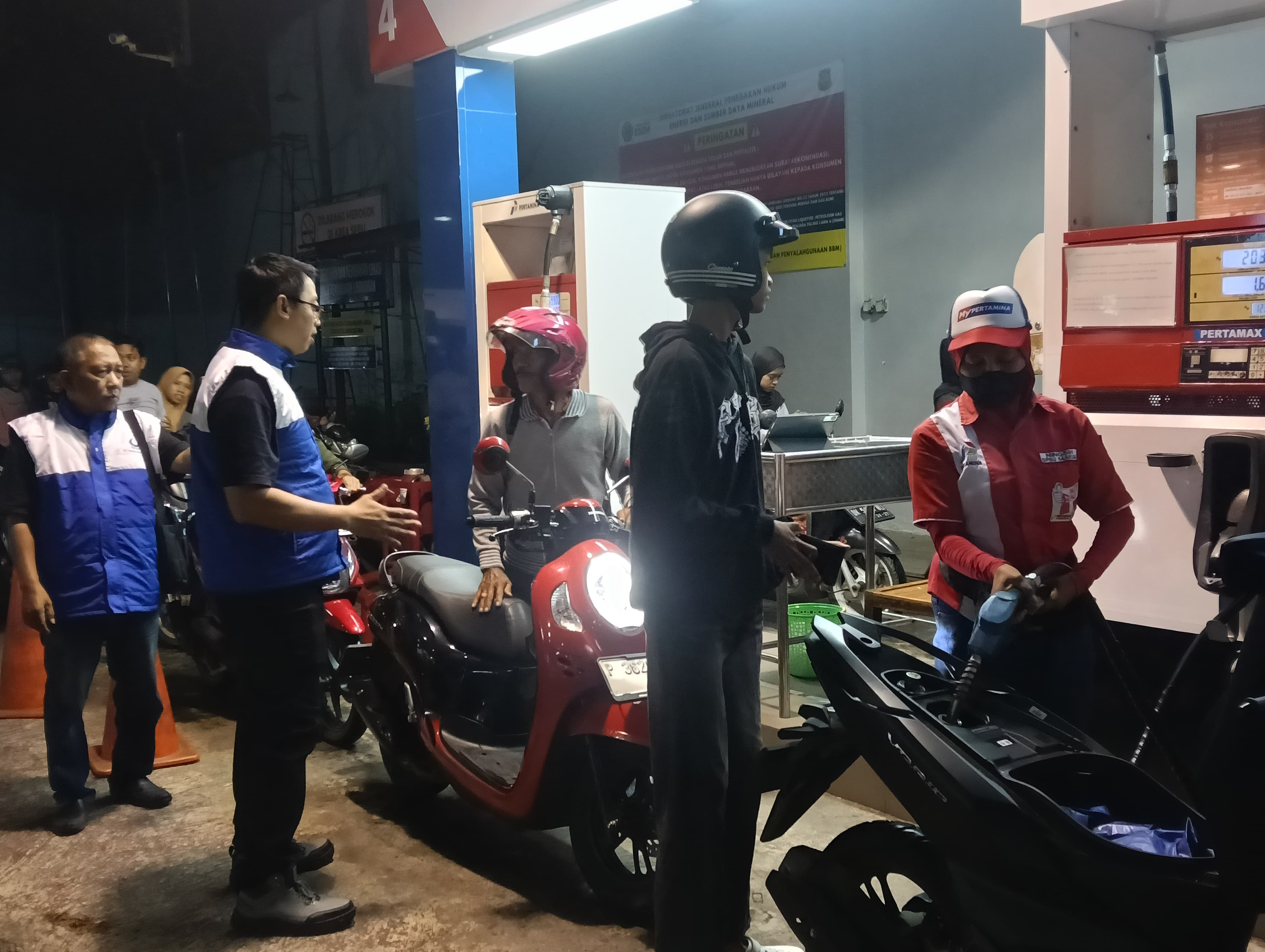 HISWANA MIGAS TURUN KE SPBU, PASTIKAN STOK BBM JEMBER CUKUP UNTUK MASYARAKAT