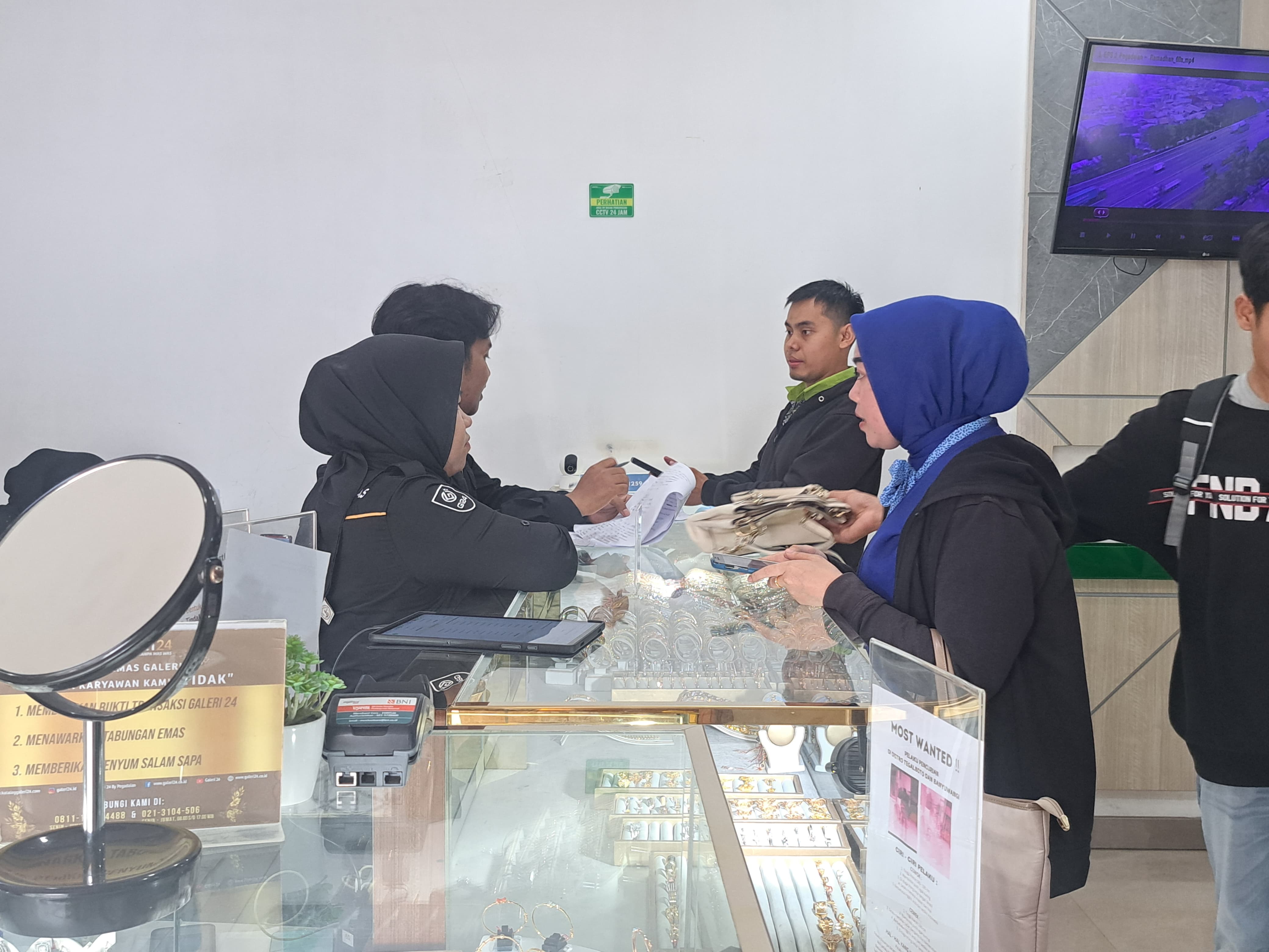 gejolak-global-dongkrak-harga-emas-warga-jember-pilih-logam-mulia