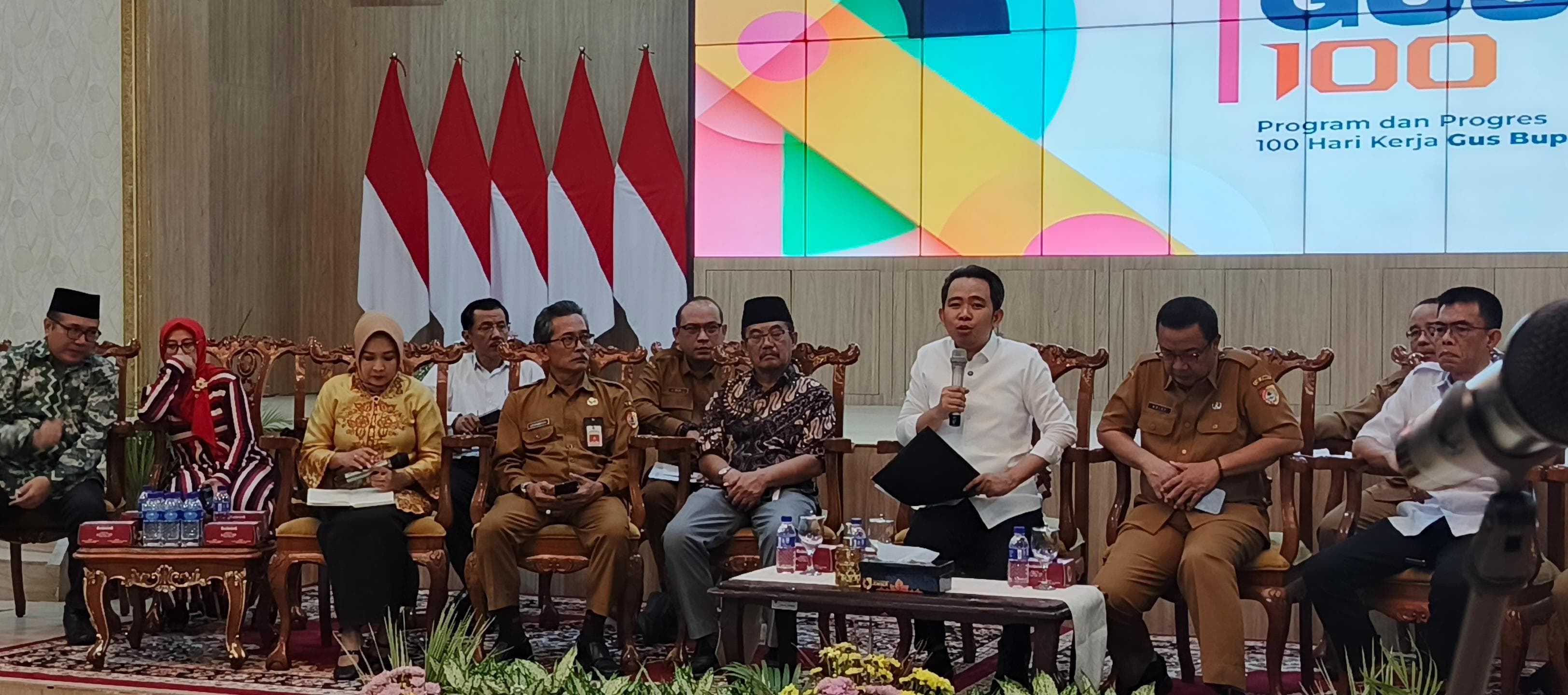 bunga-desa-ketika-bupati-jember-kamping-demi-aspirasi-rakyat