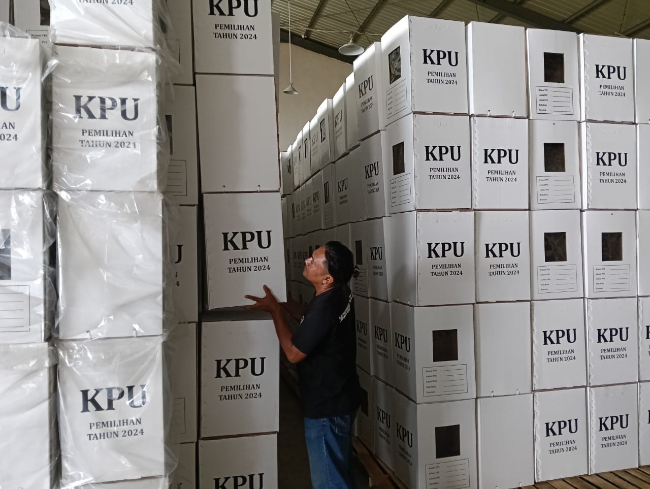 pengawasan-sortir-lipat-surat-suara-bawaslu-minta-pemasangan-cctv