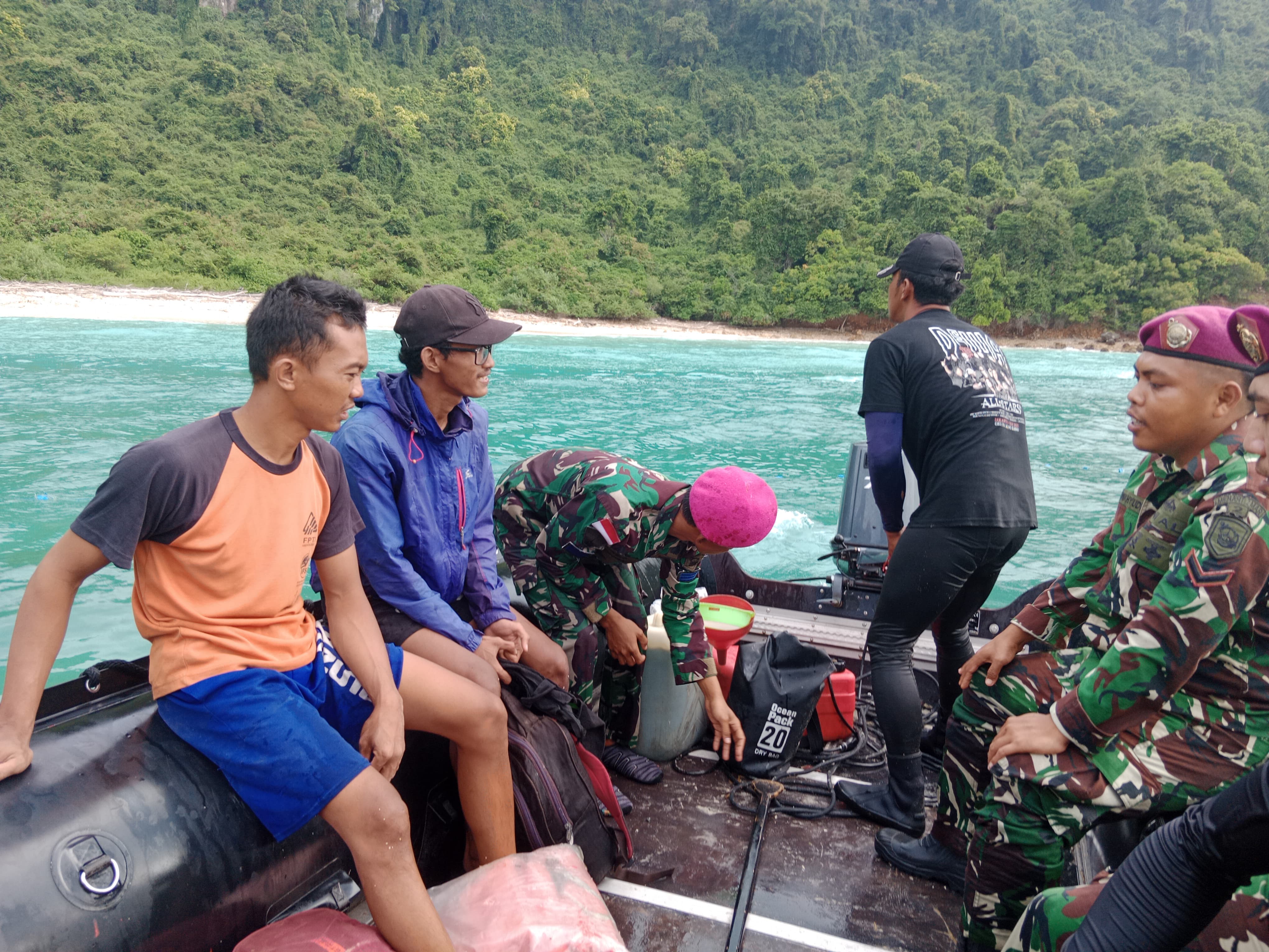 tertipu-perusahaan-dua-abk-nekat-lompat-kapal-dan-terdampar-di-pulau-nusa-barung